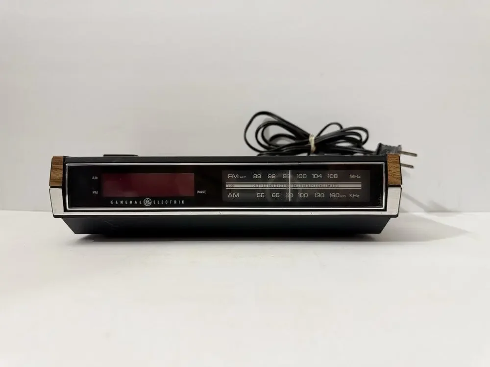GE General Electric AM FM Alarm Clock Radio Woodgrain Vintage Tested Working!